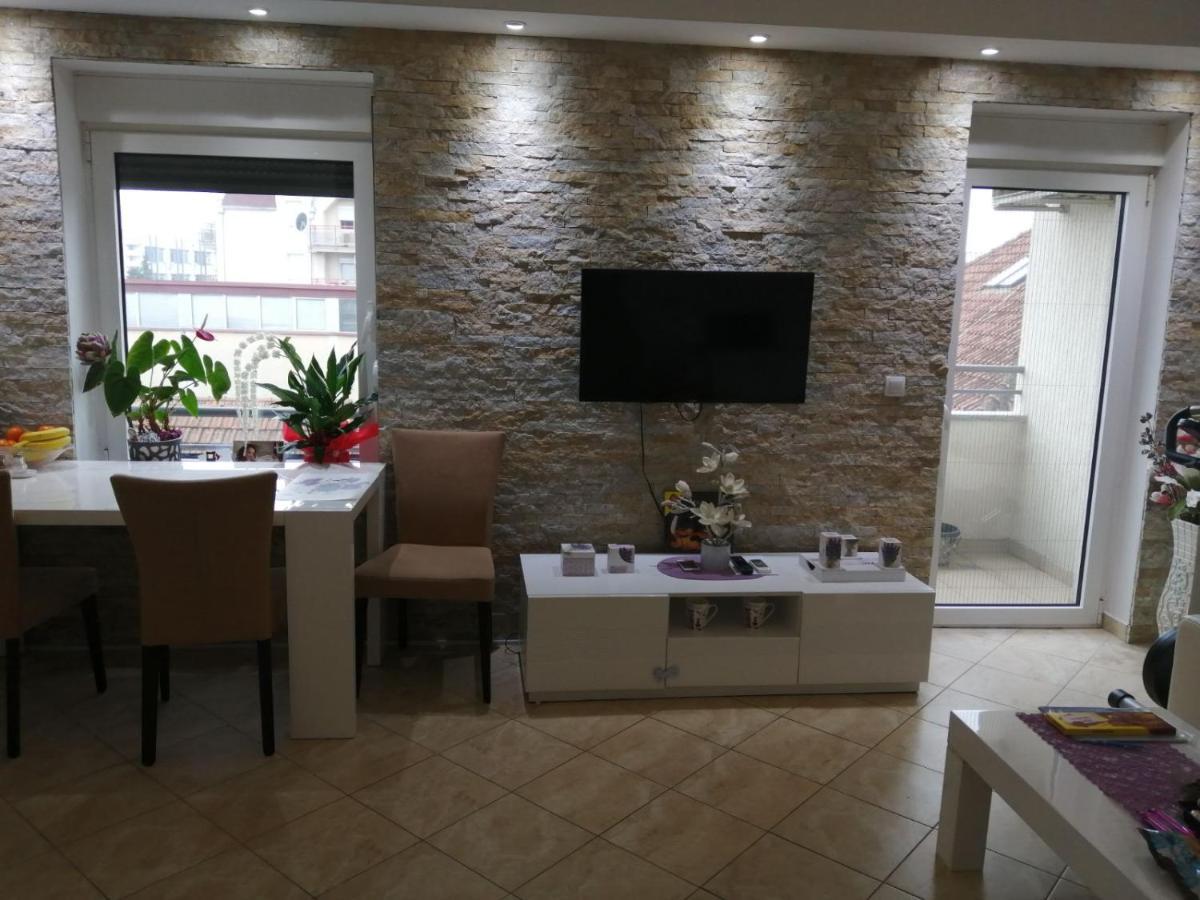 Apartman Anja Apartamento Stara Pazova Exterior foto